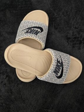 Nike Slides Beige/Black Logo Comfort Slides Sandals Size 8